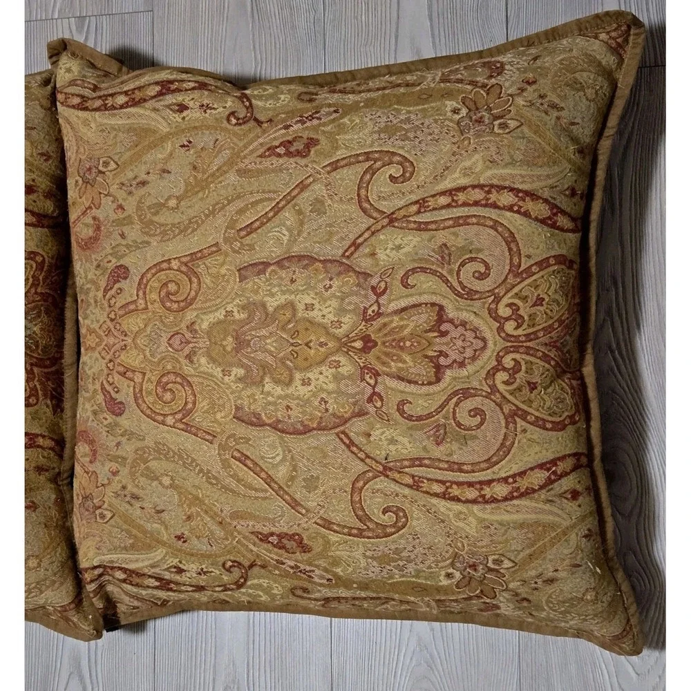 Lauren Ralph Lauren Dalmency Hall Gold Burgundy Suede Trim Medallion 24
